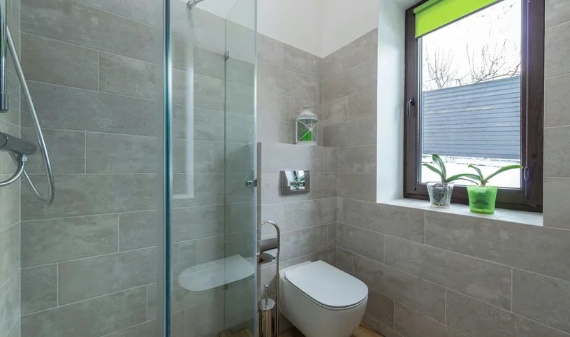 How to Get Rid of Mould Naturally in Bathrooms & Damp Areas